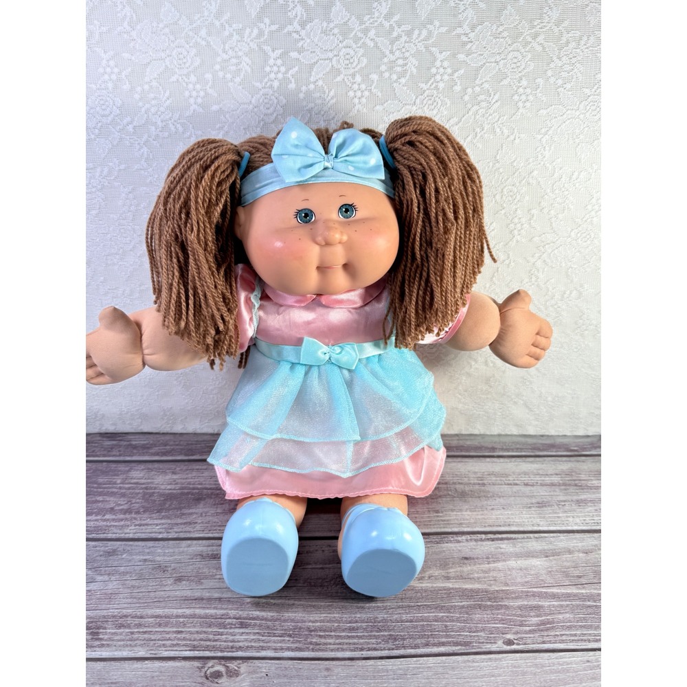 Cabbage Patch Kids Doll 16" Brunette Green eyes Original Clothes Shoes 2004